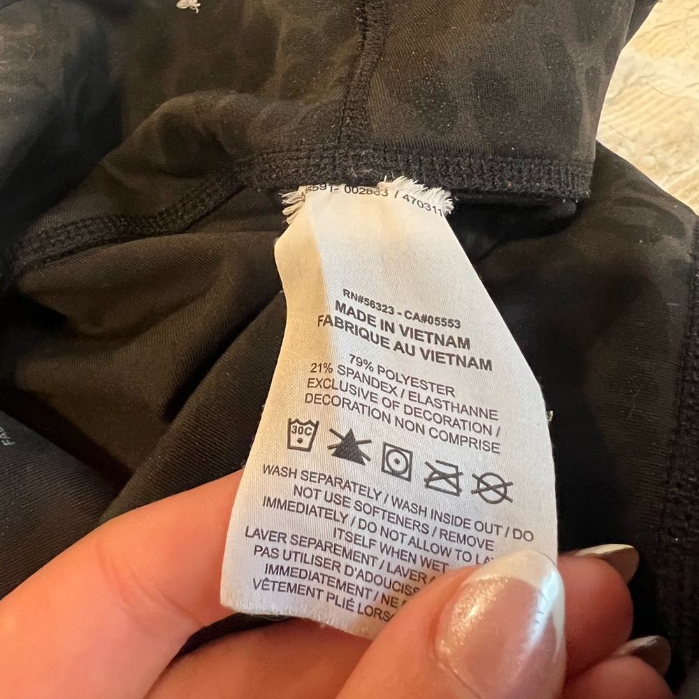 Nike Dri-FIT One Women’s Mid-Rise Printed Leggings - Picture 6 of 6